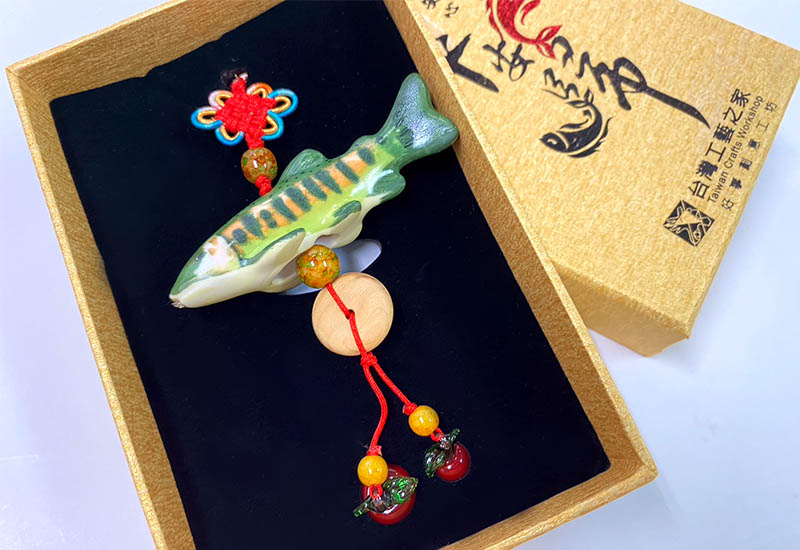 葉佳讓 平安鮭 平安歸來 掛飾 吊飾 台灣木雕 decoration